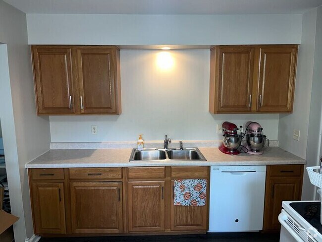 Building Photo - 3935 Oregon Ave N Rental