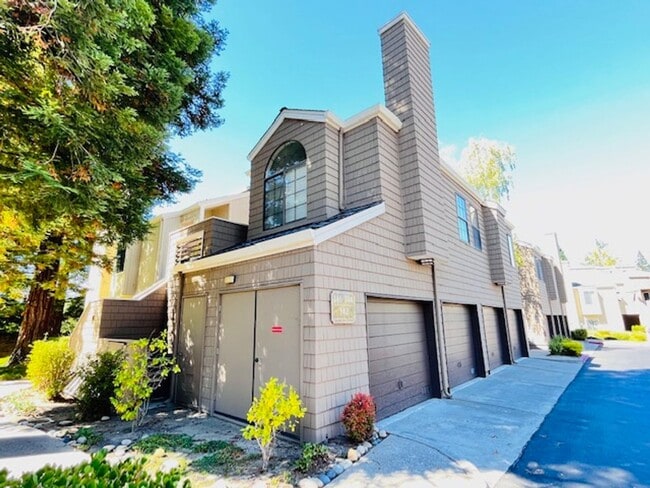 Building Photo - Beautiful, Lower-Level 2BD/2BA, Corner Con... Rental