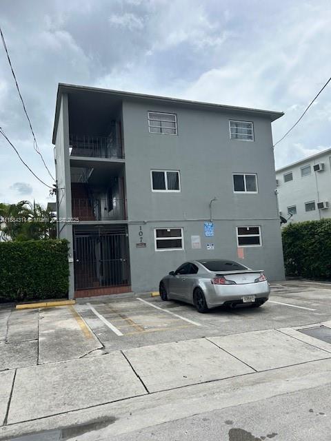 Building Photo - 107 SW 18th Ct Unit 10