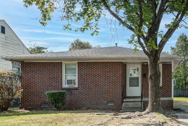 Building Photo - 508 Mayflower Dr Unit B Rental