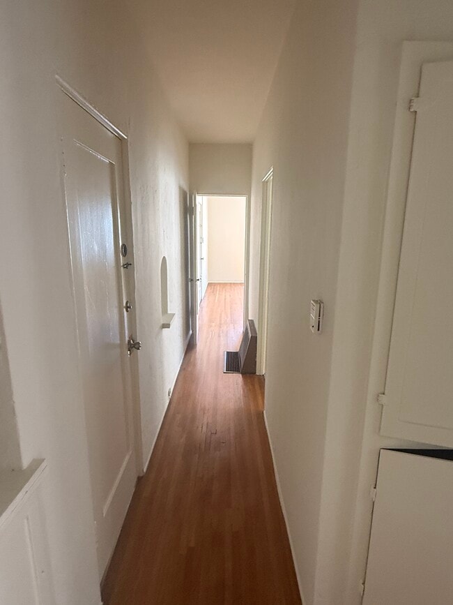 Photo - 519 N Hayworth Ave