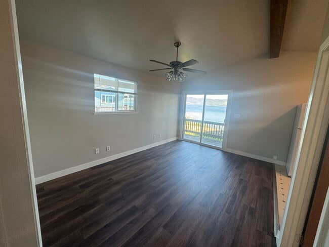 Photo - 3700 Lakeshore Blvd