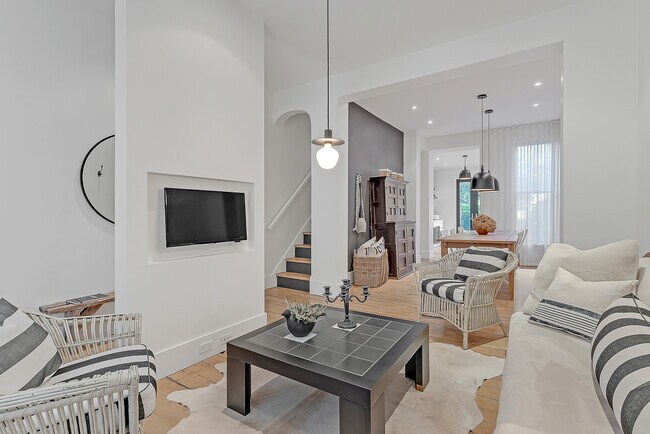 Photo - 20 Boulton Ave