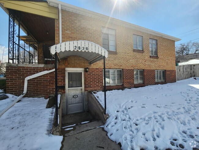 Building Photo - PRICE DECREASE! One Bed One Bath Garden Le... Rental