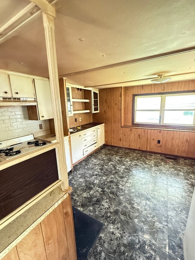 Photo - 1404 Rumbaugh Ln