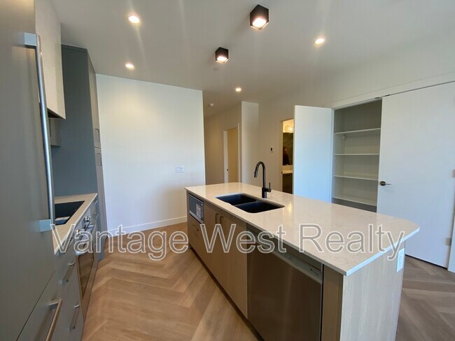 Photo - 3340-3340 Lakeshore Rd