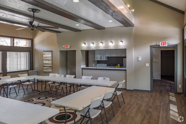 PARTY ROOM