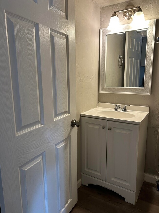 Photo - 210 W Blacklidge Dr