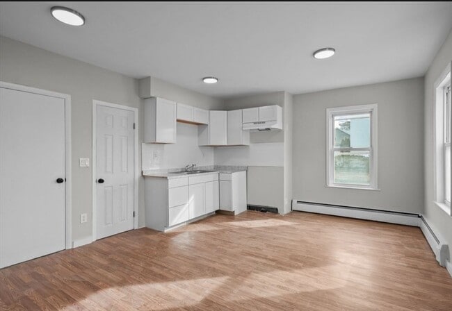 Building Photo - 22 Richmond St Unit 1