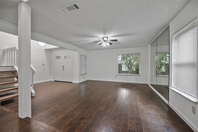 Photo - 2387 Crescent Park Dr