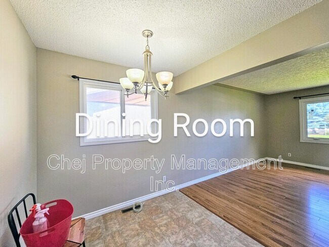 Photo - 8007-128A 128a Ave NW