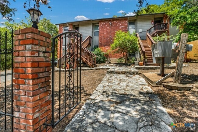 Building Photo - 430 Lindsey St Unit A3 Rental