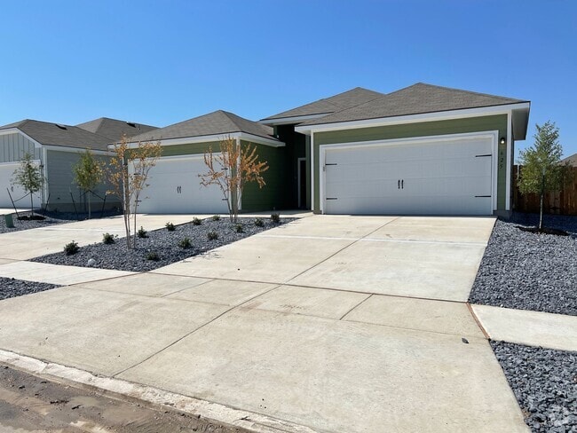 Building Photo - TOWNHOME FOR RENT