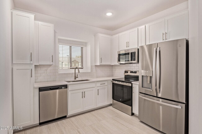 Building Photo - 2820 W White Feather Ln