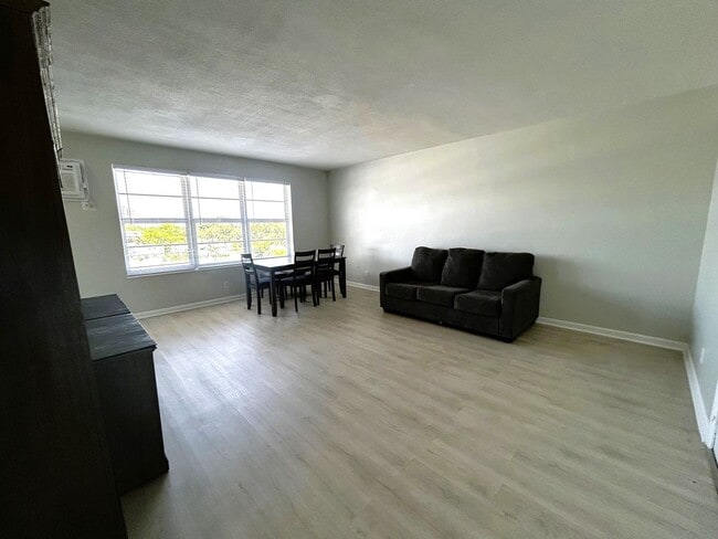 Photo - Updated 1 Bedroom 1 Bath Condo - Steps fro... Unit 705H