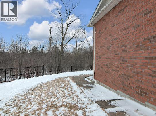 Photo - 32 River Rock Crescent