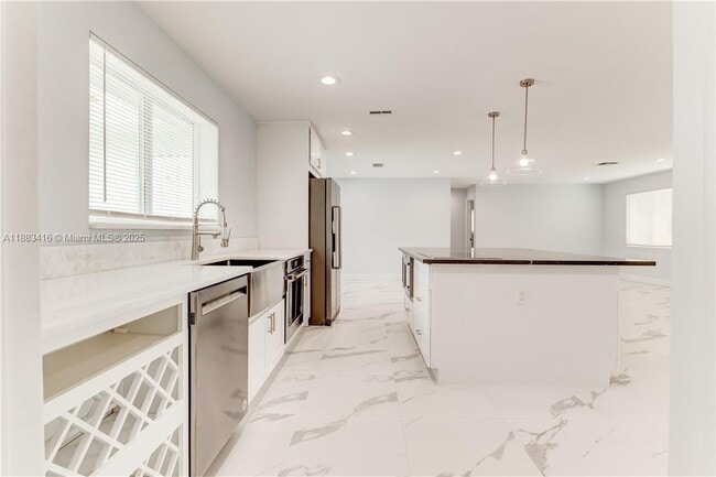 Photo - 465 NW 11th St