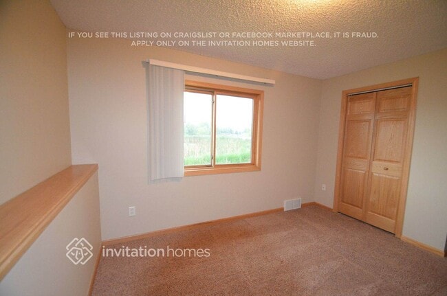 Photo - 713 3rd St SW