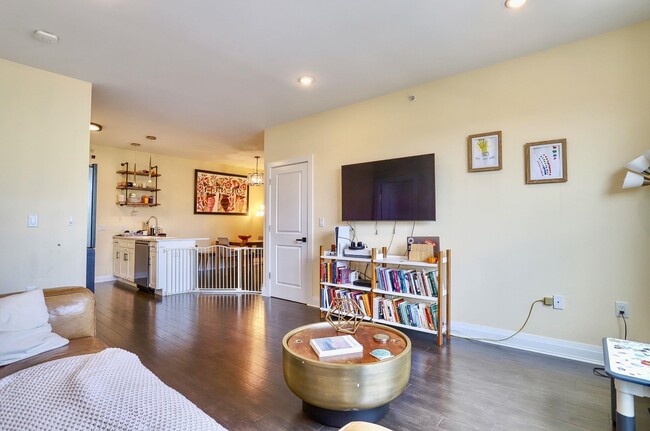 Photo - 1901 Summit Ave Unidad 404