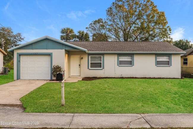 Photo - 1137 Swan St House