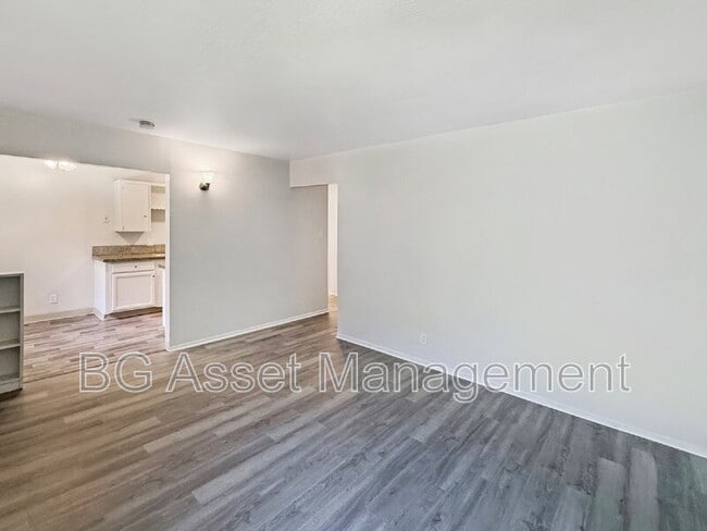 Building Photo - 1938 Ethan Wy Unit 3
