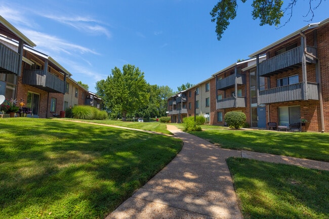 Waterford Square - Waterford Square Apartments