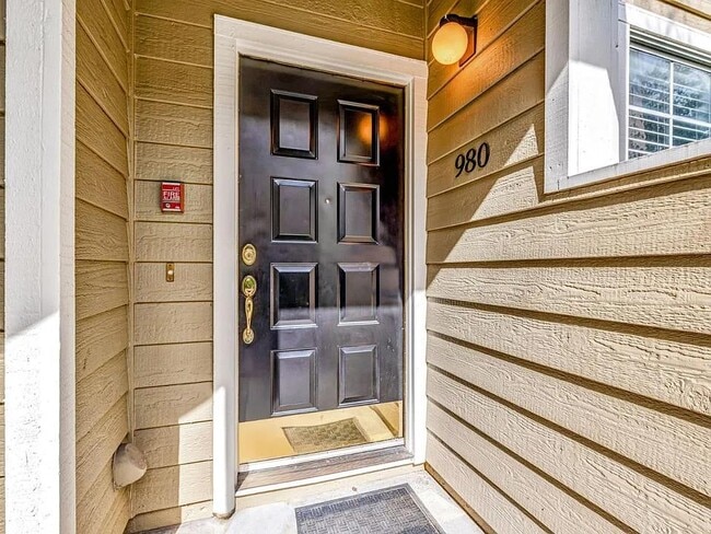 Building Photo - Lake Isabella Way