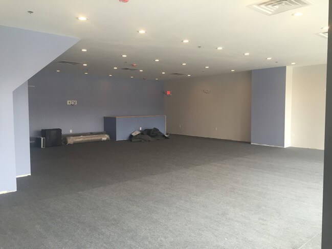 Photo - 415 Station St