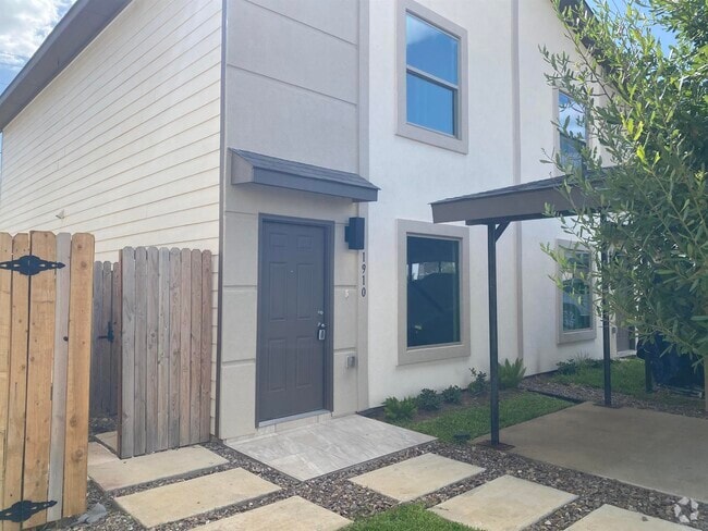Building Photo - 1910 Port Louisiana Dr Unit 0 Rental