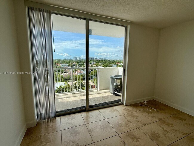 Photo - 2000 NE 135th St Unit 906