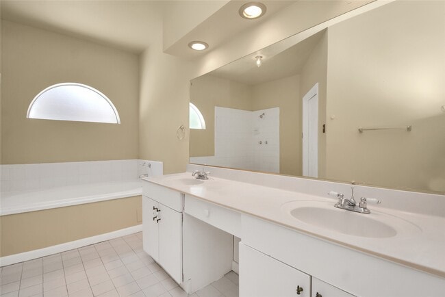 Photo - 4123 Valedon Ln