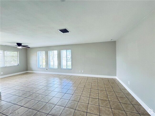 Building Photo - 4107 SE 18th Pl Rental