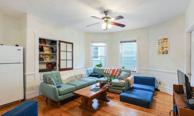 Photo - Great Mission Hill 6bd/2bath