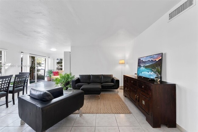 Photo - 11840 NE 19th Dr Unit 9