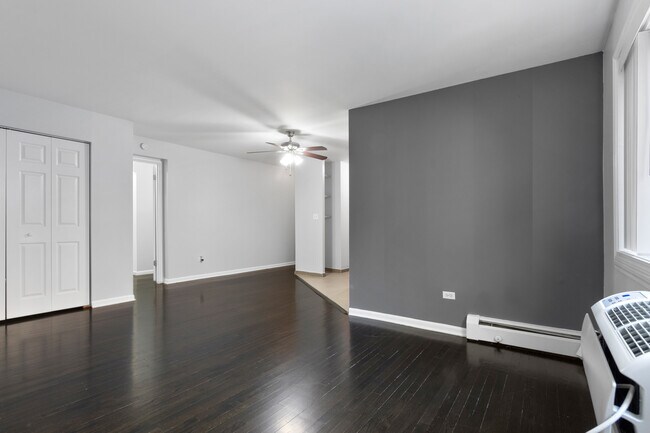 Photo - 6001 N Kenmore Ave