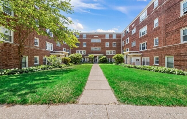 2715 W Berwyn Ave