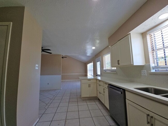 Photo - 1310 Goswell Ln