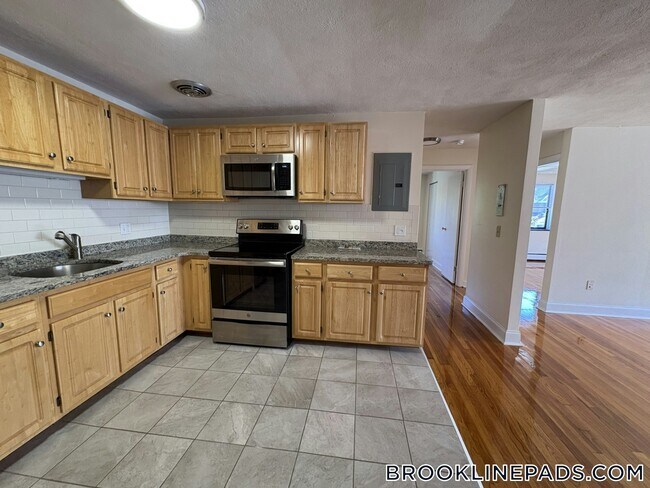222 Babcock St Unit 3A