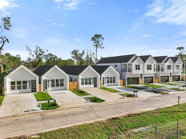 Photo - 2406 Mann St