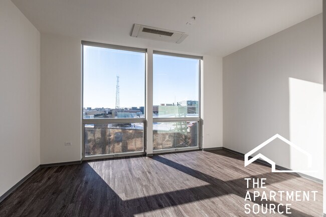 Photo - 2340 N California Ave Unidad 405