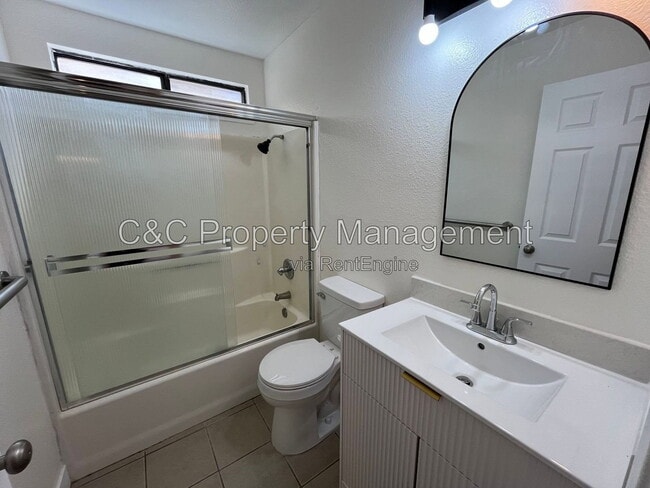 Photo - 1559 Elderwood Ave