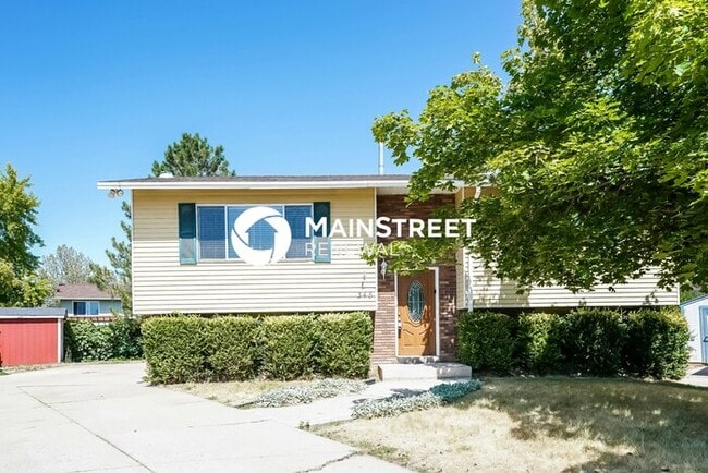 Building Photo - 4 Bedroom Pet-Friendly Home in Clearfield,...