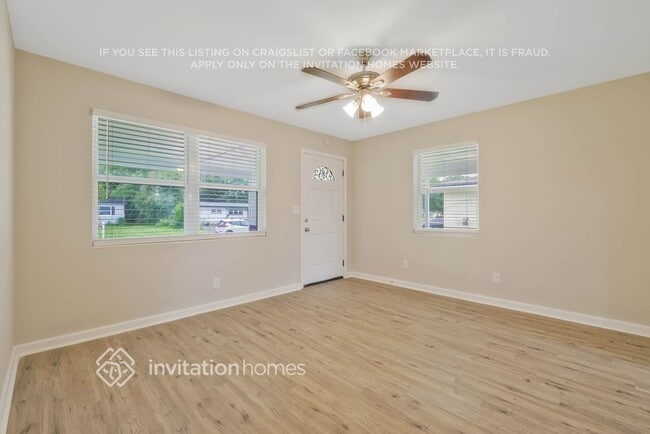 Photo - 6585 Larne Ave