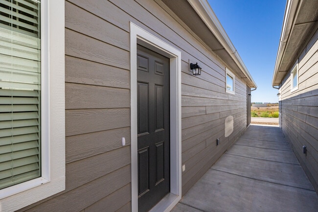 Photo - 1949 N W Enterprise St