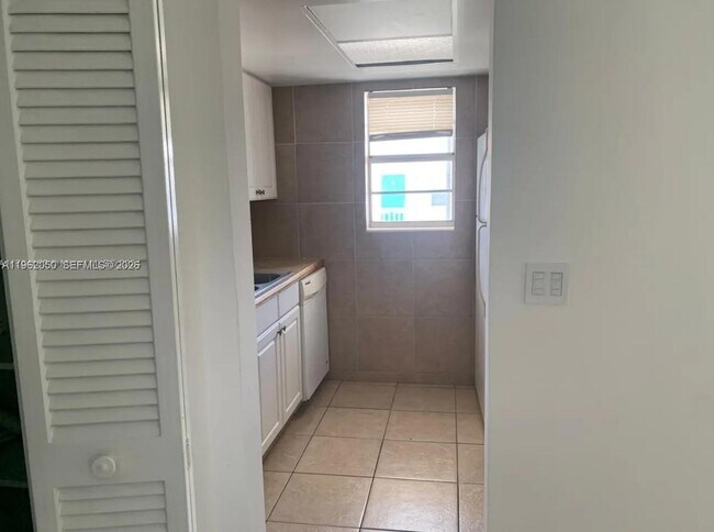 Photo - 637 NE 6th Ct Unit K