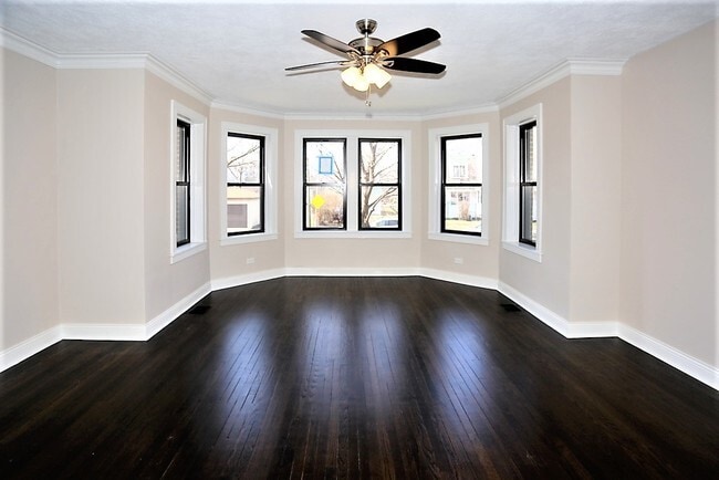 Building Photo - 4445 N Rockwell St Unit 1 Rental