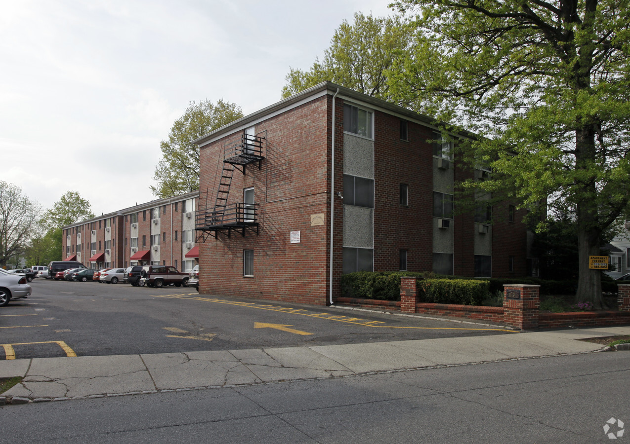 Harrison Gardens - Harrison Gardens Apartments