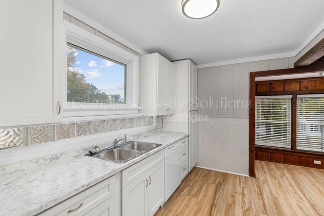 Photo - 1821 Korando Ave