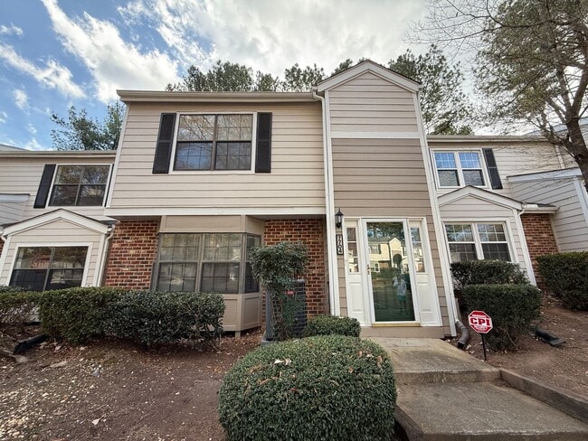 Building Photo - Modern 3BD, 2.5BA North Raleigh Townhome with Upgrades in a Prime Location Near Top Shopping, Din...