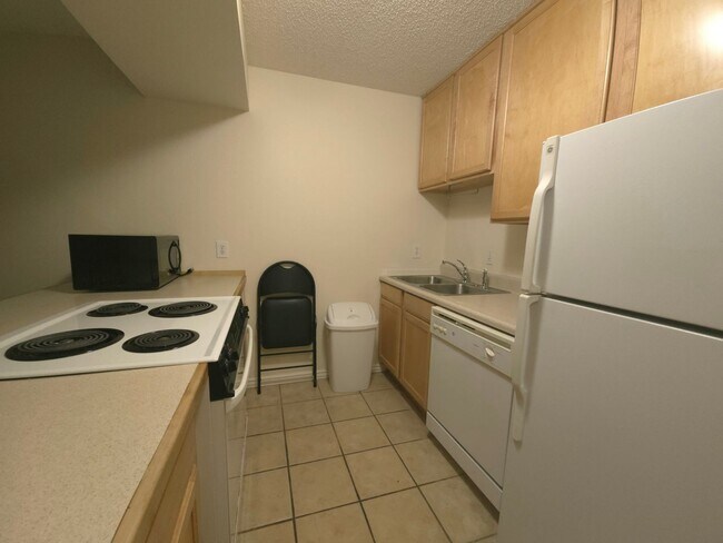 Photo - Available Now! Two Mile Creek, Fresh and M... Unidad A204